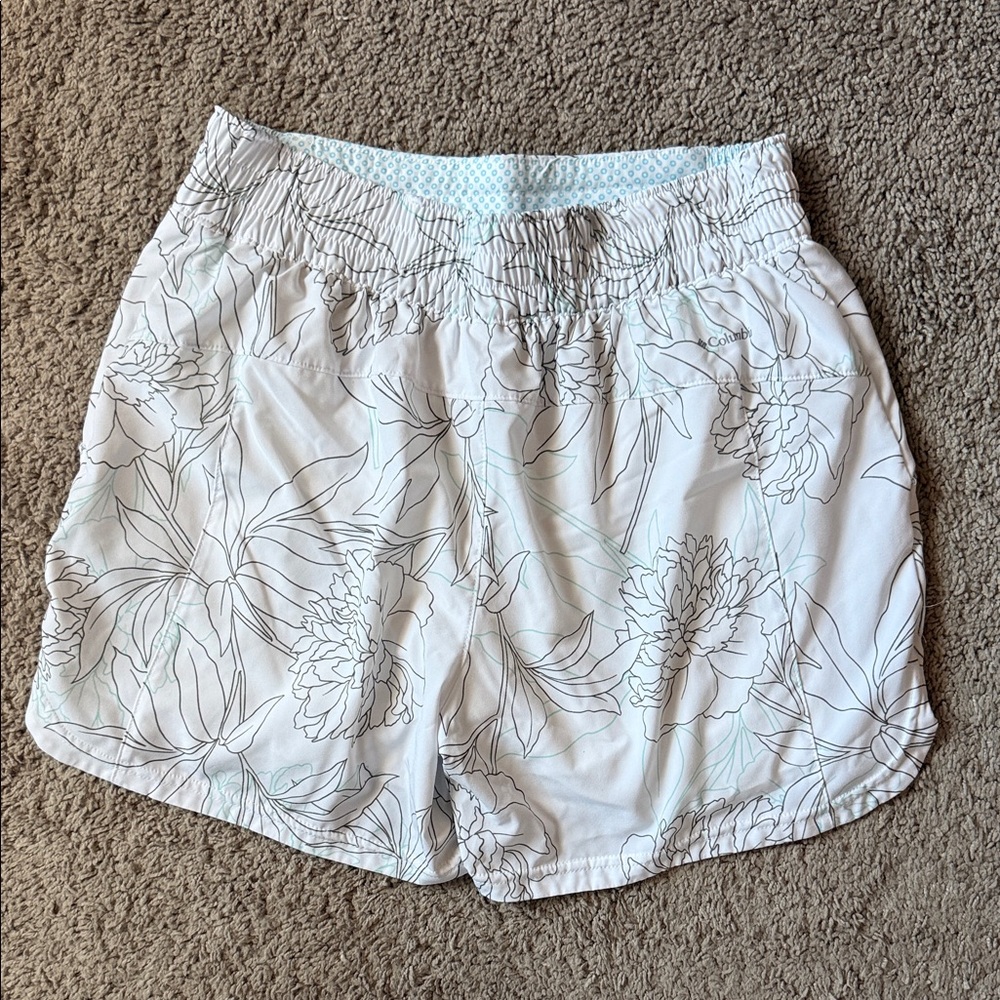 Women’s Columbia White Floral and Light Gray Shorts Bundle Size L - Picture 3 of 9